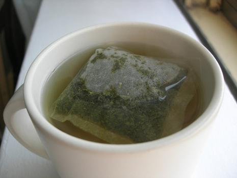 Green Tea (via <a href="http://farm1.static.flickr.com/107/297498668_d6fa84b01b.jpg">Dano</a>)